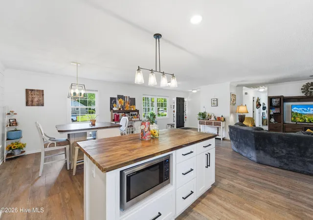 image of 301 King Richard Ct, Jacksonville, NC 28546 | MLS# 100573655