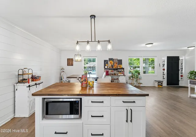 image of 301 King Richard Ct, Jacksonville, NC 28546 | MLS# 100573655