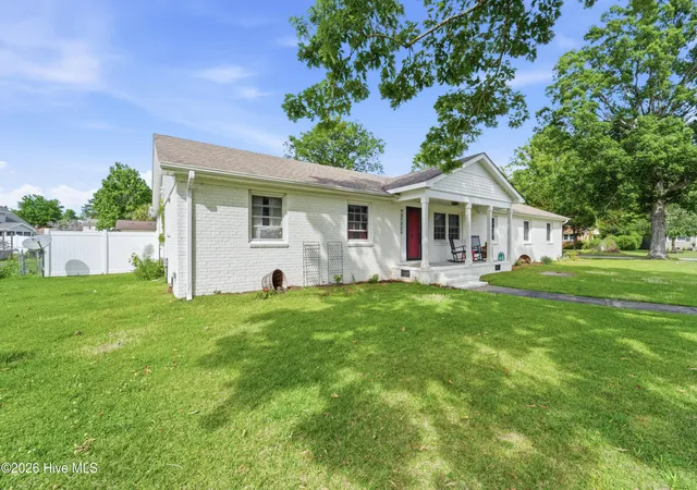 image of 301 King Richard Ct, Jacksonville, NC 28546 | MLS# 100573655