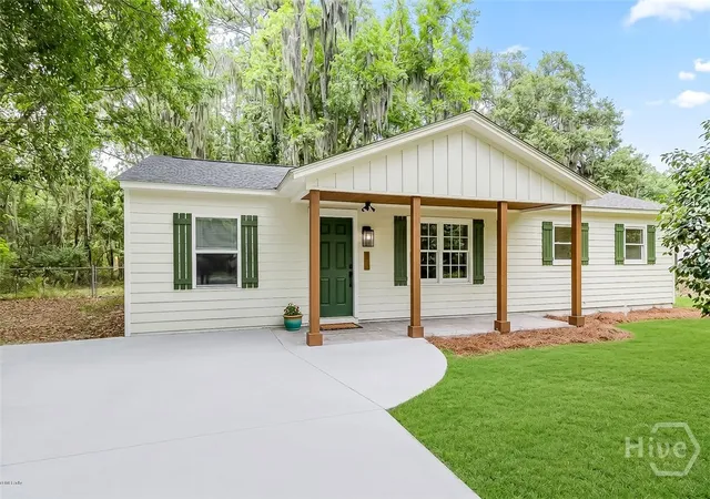 Homes for sale in Savannah, GA | 32 Brookview Dr, Savannah, GA 31406 | MLS# SA358243