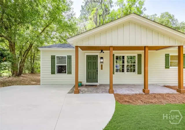Homes for sale in Savannah, GA | 32 Brookview Dr, Savannah, GA 31406 | MLS# SA358243