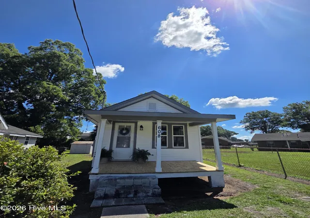 1st image of 608 Parsonage St, Elizabeth City, NC 27909 | MLS# 100584421