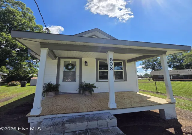 2nd image of 608 Parsonage St, Elizabeth City, NC 27909 | MLS# 100584421