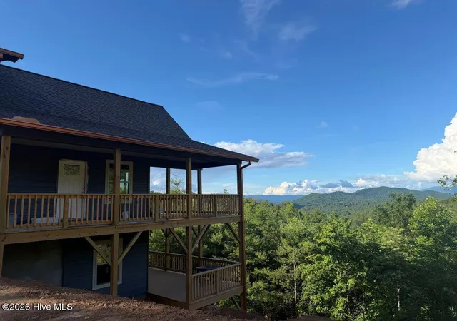 Photo 3 of Single family home for sale at 821 Point Overlook Trl, Murphy, NC 28906 | MLS# 98524445 | Listing updated on 2026-06-11