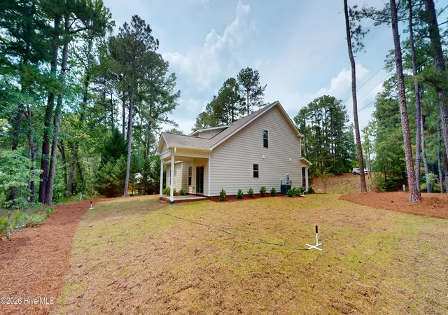 Homes for sale in West End, NC | 125 Juniper Lake Rd, West End, NC 27376 | MLS# 100554511