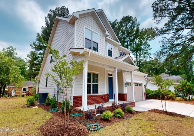 Homes for sale in West End, NC | 125 Juniper Lake Rd, West End, NC 27376 | MLS# 100554511