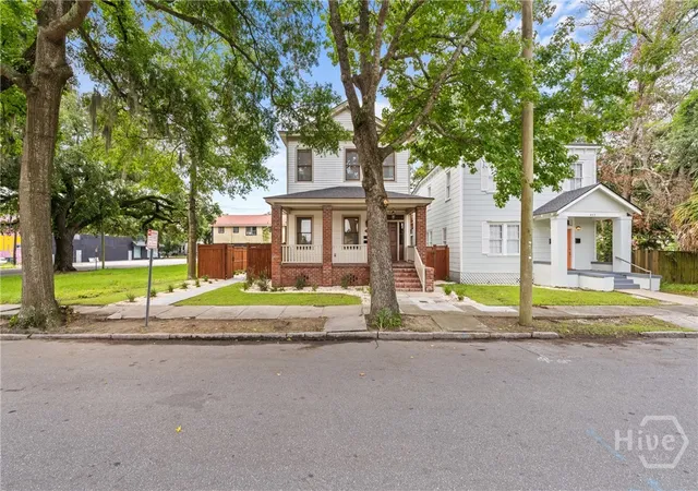Photo 1 of Single family home for sale at 407 W 35th St, Savannah, GA 31401 | MLS# SA342713 | Listing updated on 2026-07-07