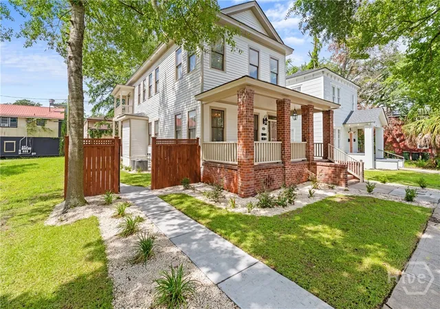Photo 2 of Single family home for sale at 407 W 35th St, Savannah, GA 31401 | MLS# SA342713 | Listing updated on 2026-07-07