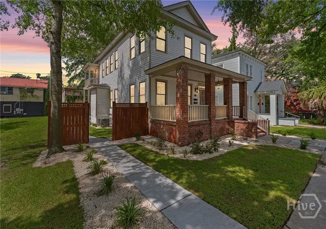 Photo 2 of Single family home for sale at 407 W 35Th St, Savannah, GA 31401 | MLS# SA342713 | Listing updated on 2026-07-07