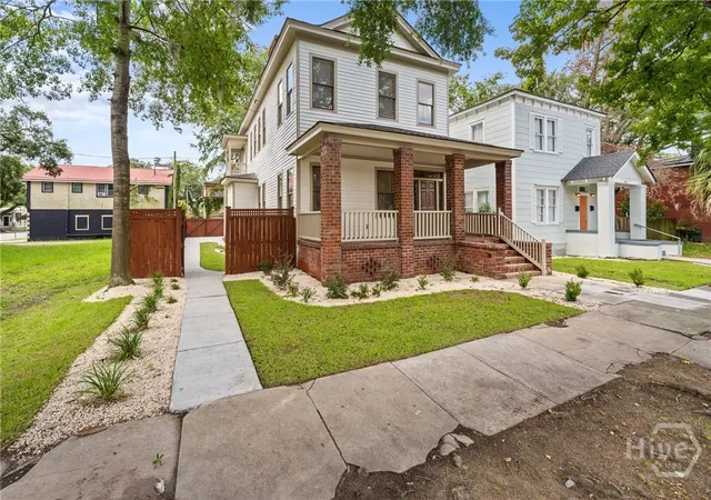 Photo 3 of Single family home for sale at 407 W 35Th St, Savannah, GA 31401 | MLS# SA342713 | Listing updated on 2026-07-07