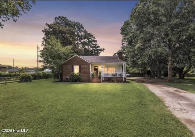 Photo 2 of Single family home for sale at 1502 N Hills Ct, New Bern, NC 28562 | MLS# 100589166 | Listing updated on 2026-09-13