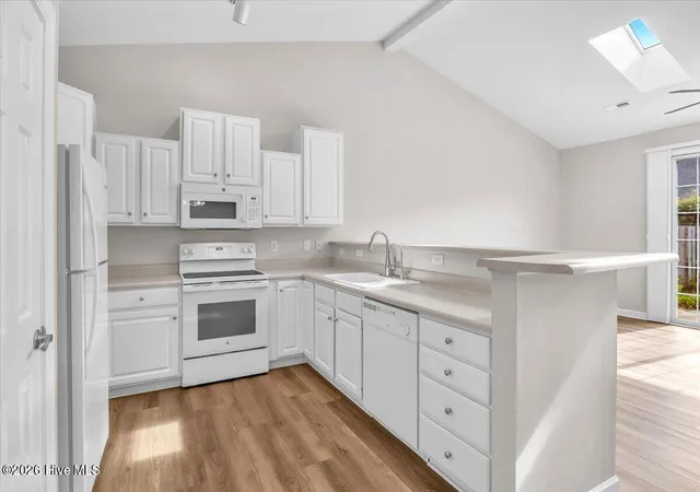 Photo 4 of Townhouse for sale at 5006 Carleton Dr #Unit 121, Wilmington, NC 28403 | MLS# 100599849 | Listing updated on 2026-09-14