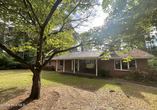 Homes for sale in Laurinburg, NC | 9761 Turnpike Rd, Laurinburg, NC 28352 | MLS# 100585105