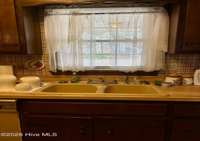 Homes for sale in Goldsboro, NC | 305 Crestwood Dr, Goldsboro, NC 27530 | MLS# 100587704