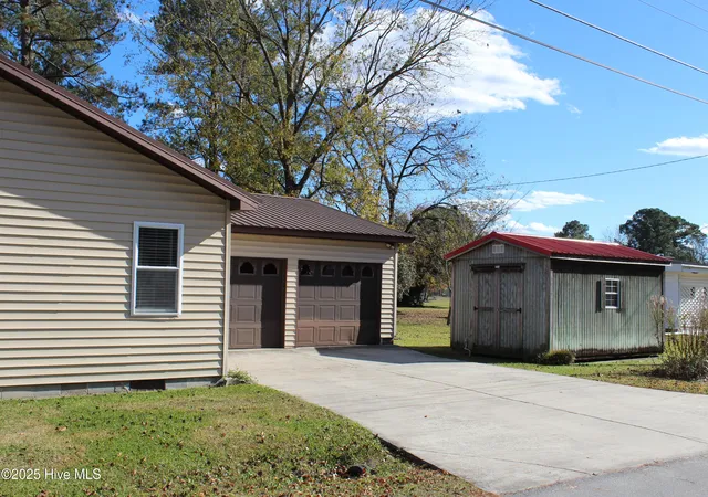 Photo 4 of Single family home for sale at 513 W Main St, Beulaville, NC 28518 | MLS# 100540558 | Listing updated on 2026-06-17