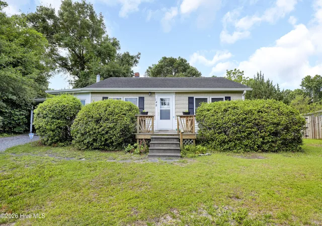 Homes for sale in Sneads Ferry, NC | 148 Hill Ln, Sneads Ferry, NC 28460 | MLS# 100586845