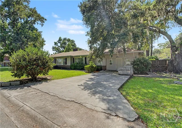Photo 3 of Single family home for sale at 4747 Oakview Dr, Savannah, GA 31405 | MLS# SA362760 | Listing updated on 2026-08-18