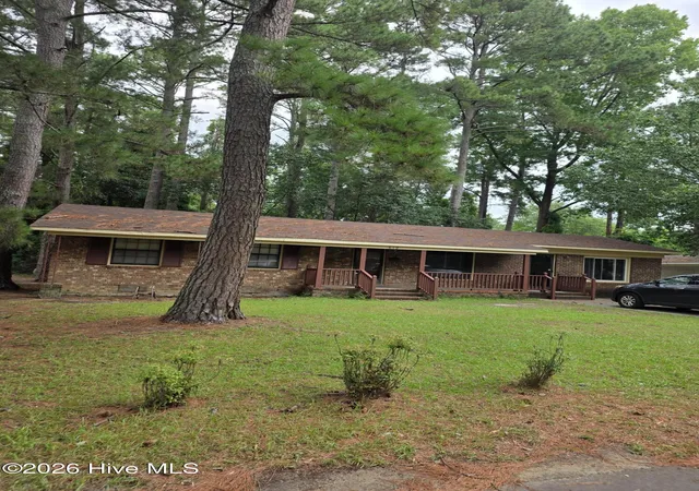 Photo 2 of Single family home for sale at 612 Calhoun St, Clinton, NC 28328 | MLS# 100595564 | Listing updated on 2026-08-11