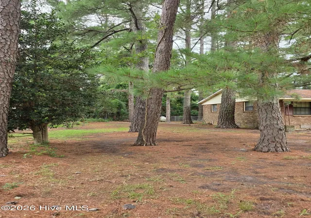 Photo 3 of Single family home for sale at 612 Calhoun St, Clinton, NC 28328 | MLS# 100595564 | Listing updated on 2026-08-11