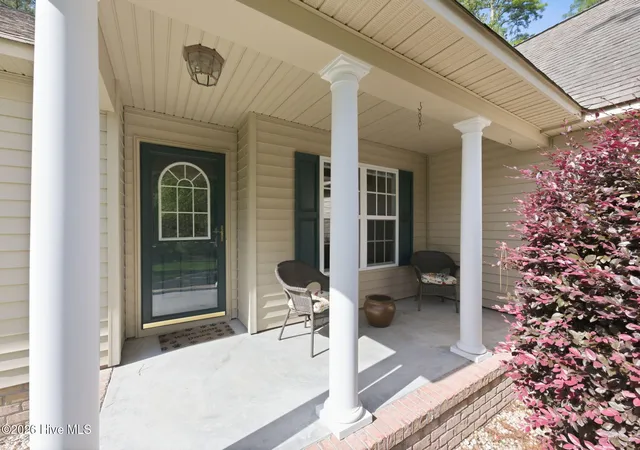 Photo 2 of Single family home for sale at 1007 Barkentine Dr, New Bern, NC 28560 | MLS# 100577363 | Listing updated on 2026-08-26