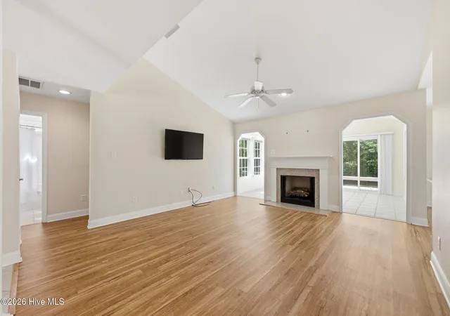 Photo 3 of Single family home for sale at 1007 Barkentine Dr, New Bern, NC 28560 | MLS# 100577363 | Listing updated on 2026-08-26
