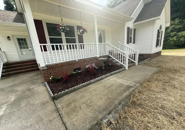 Homes for sale in Ahoskie, NC | 208 Holloman Rd, Ahoskie, NC 27910 | MLS# 100584169