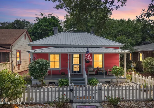 Photo 1 of Single family home for sale at 209 W St George St, Southport, NC 28461 | MLS# 100589571 | Listing updated on 2026-09-20
