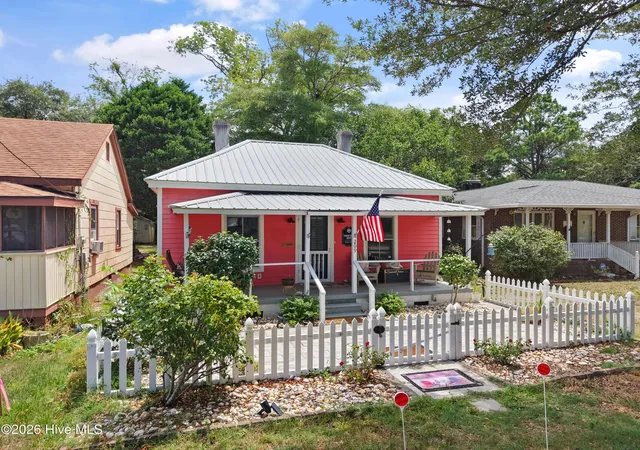 Photo 4 of Single family home for sale at 209 W St George St, Southport, NC 28461 | MLS# 100589571 | Listing updated on 2026-09-20