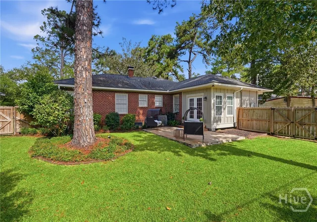 Photo 3 of Single family home for sale at 5116 Abercorn St, Savannah, GA 31405 | MLS# SA362074 | Listing updated on 2026-09-03