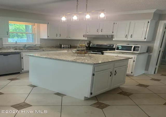 Photo 3 of Single family home for sale at 127 Squire Dr, Winterville, NC 28590 | MLS# 100583631 | Listing updated on 2026-06-23
