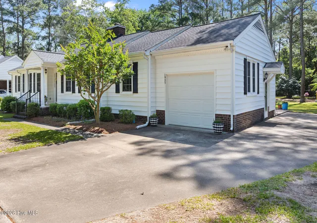 Homes for sale in Goldsboro, NC | 1925 Pinemont Cir, Goldsboro, NC 27534 | MLS# 100575223