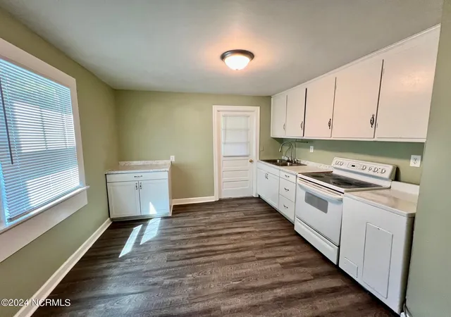 Photo 3 of Single family home for sale at 4110 E Pine St, Farmville, NC 27828 | MLS# 100592562 | Listing updated on 2026-07-30