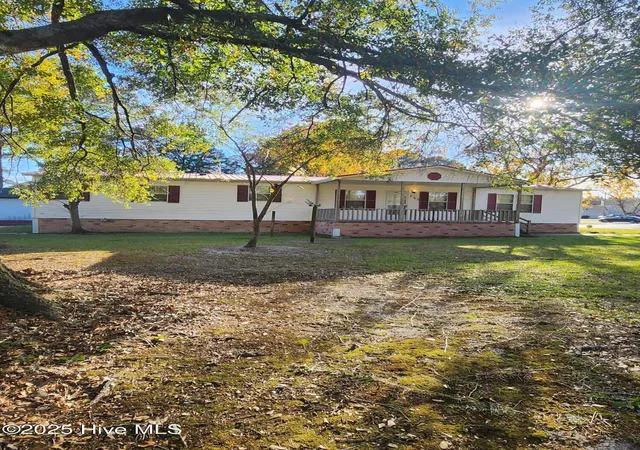 Photo 3 of Manufactured home for sale at 723 W Broad St, Beulaville, NC 28518 | MLS# 100542305 | Listing updated on 2026-08-01