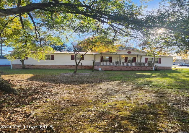 Photo 4 of Manufactured home for sale at 723 W Broad St, Beulaville, NC 28518 | MLS# 100542305 | Listing updated on 2026-08-01