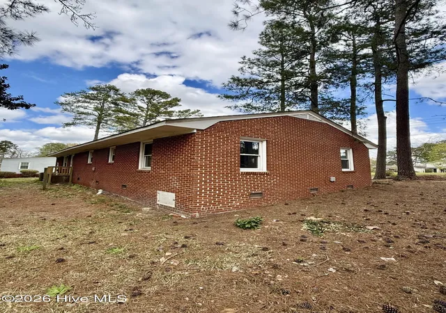 Photo 4 of Single family home for sale at 1004 Hyland Ave, Williamston, NC 27892 | MLS# 100563643 | Listing updated on 2026-10-01