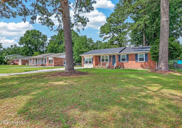 Photo 2 of Single family home for sale at 125 Linda Loop, Jacksonville, NC 28546 | MLS# 100594106 | Listing updated on 2026-08-31