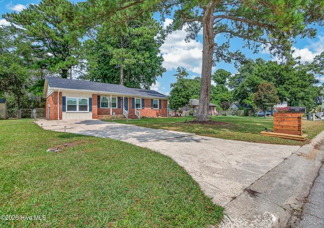 Photo 3 of Single family home for sale at 125 Linda Loop, Jacksonville, NC 28546 | MLS# 100594106 | Listing updated on 2026-08-31