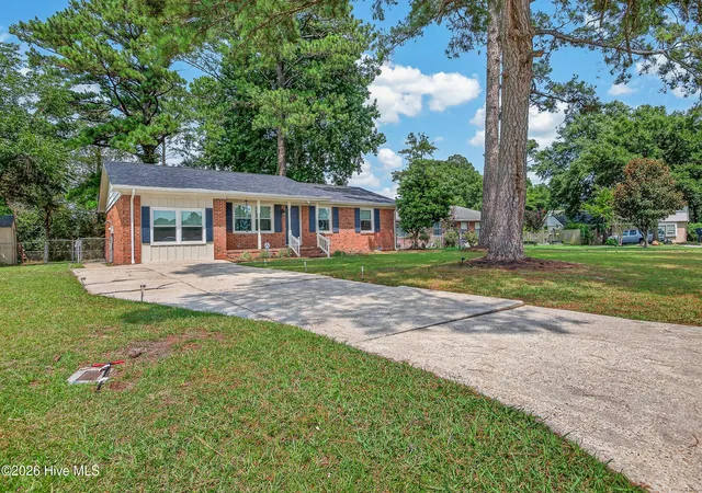 Photo 3 of Single family home for sale at 125 Linda Loop, Jacksonville, NC 28546 | MLS# 100594106 | Listing updated on 2026-10-14
