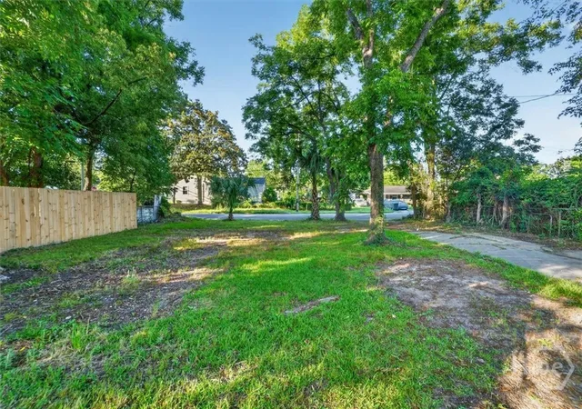 Homes for sale in Savannah, GA | 1329 E 33rd St, Savannah, GA 31404 | MLS# SA356580