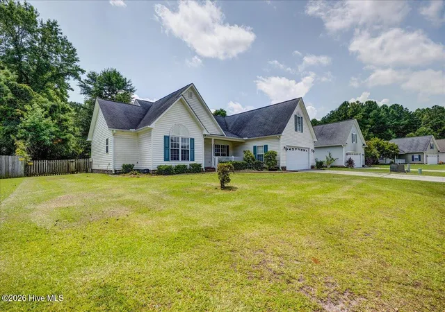 Photo 4 of Single family home for sale at 105 Croatan Woods Dr, New Bern, NC 28562 | MLS# 100587931 | Listing updated on 2026-08-05