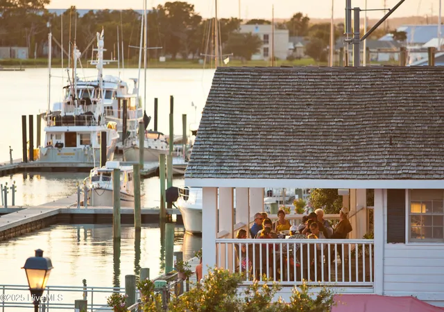 5th image of 805 Mulberry St #Unit 215, Beaufort, NC 28516 | MLS# 100578681