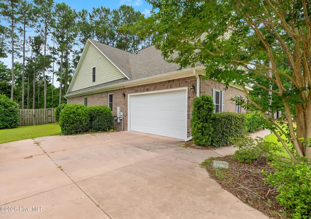 Photo 4 of Single family home for sale at 330 Crown Pointe Dr, Hampstead, NC 28443 | MLS# 100585478 | Listing updated on 2026-07-23