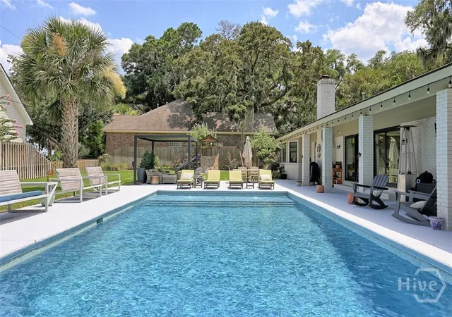 2nd image of 2006 Walthour Rd, Savannah, GA 31410 | MLS# SA360105
