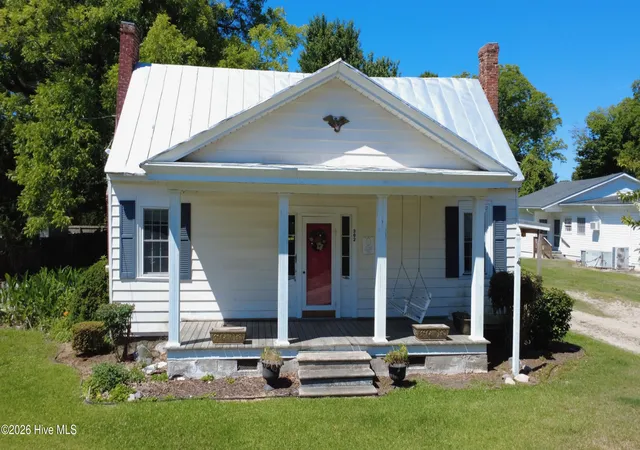 Photo 1 of Single family home for sale at 302 N Front St, Hamilton, NC 27840 | MLS# 100588794 | Listing updated on 2026-10-01