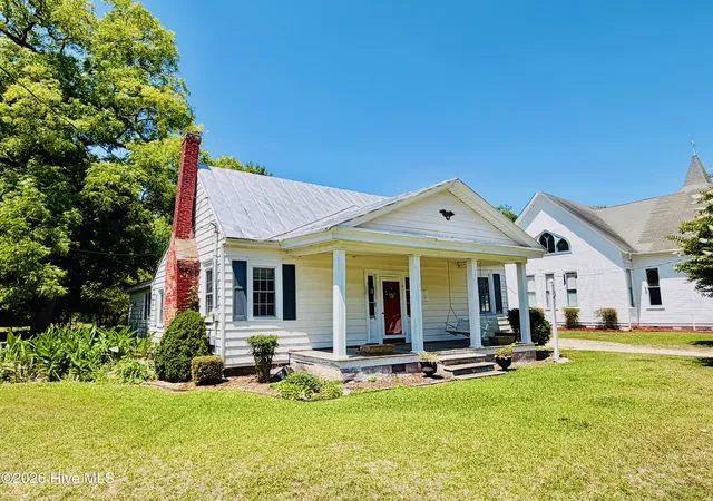 Photo 4 of Single family home for sale at 302 N Front St, Hamilton, NC 27840 | MLS# 100588794 | Listing updated on 2026-10-01