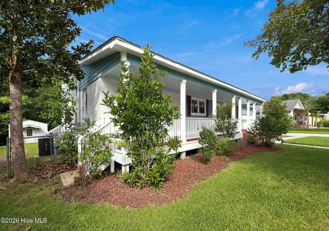 Photo 2 of Single family home for sale at 639 W Shore Dr, Swansboro, NC 28584 | MLS# 100596188 | Listing updated on 2026-09-04
