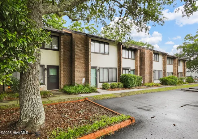 Townhouse for sale at 113 Bonner Ave #105, Morehead City, NC 28557 | MLS# 100582362