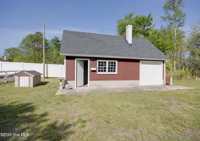 Homes for sale in Washington, NC | 322 1/2 River Off Rd, Washington, NC 27889 | MLS# 100583299