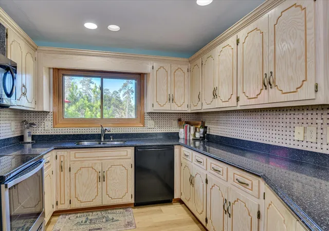 Photo 3 of Single family home for sale at 120 Driftwood Ln, Mc Cormick, SC 29835 | MLS# 98251223 | Listing updated on 2026-10-12