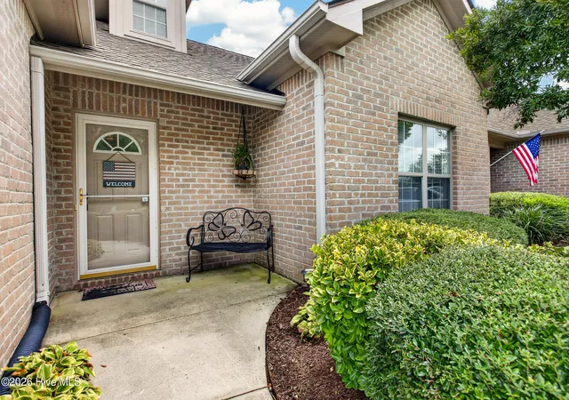 Photo 3 of Townhouse for sale at 320 Castle Bay Dr #D, Hampstead, NC 28443 | MLS# 100592280 | Listing updated on 2026-09-21